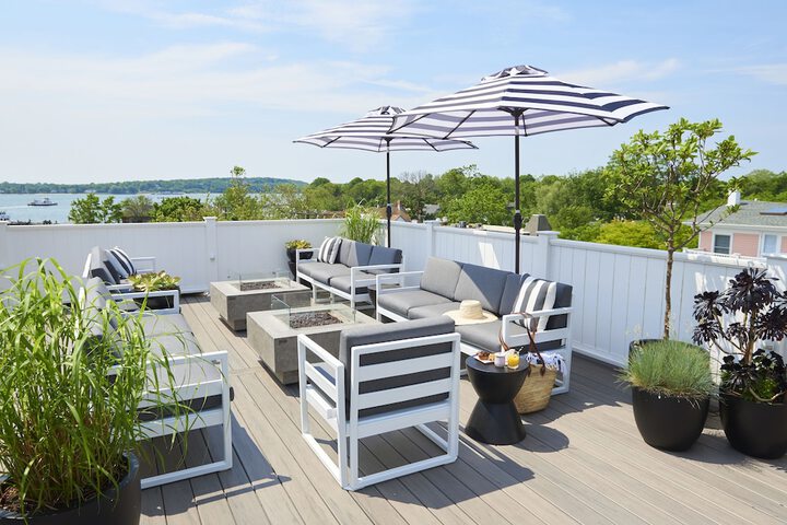 Sundeck 43 of 47