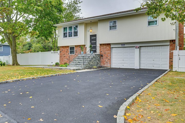 Bay Shore Vacation Rental w / Shared Yard!