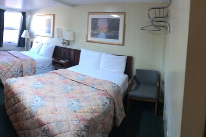 Room 10 of 13