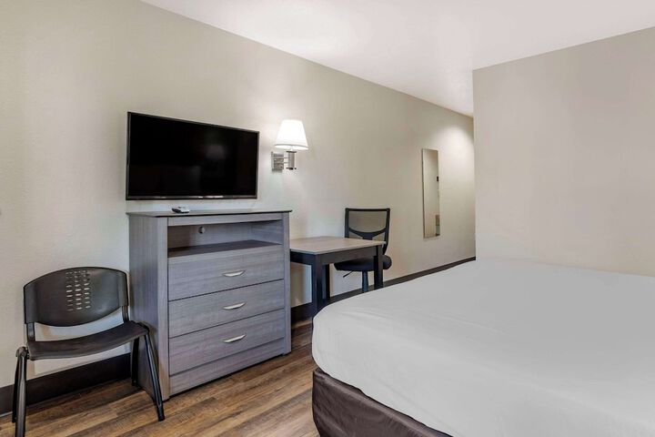 Room 10 of 24