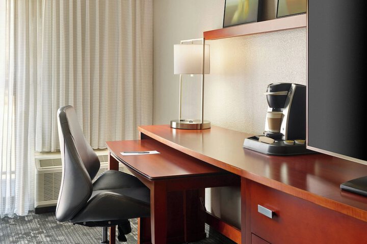Courtyard by Marriott Atlanta Airport South / Sullivan Road