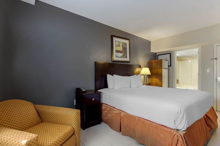 Room 28 of 60
