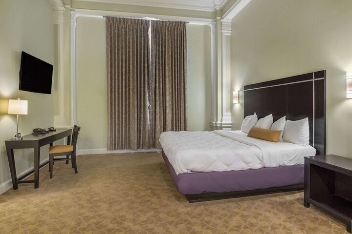 Room 27 of 62