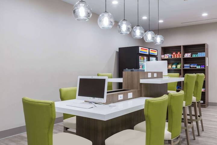 Business Center 28 of 28