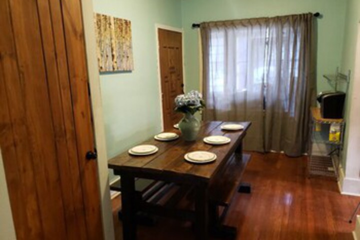 Amazing 5 Bedroom Downtown Ferndale House