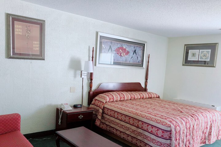 Room 9 of 16
