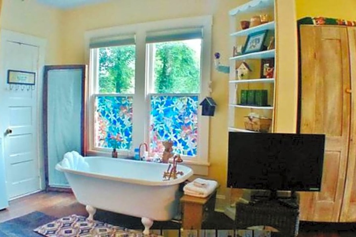 Maple Leaf Cottage Inn