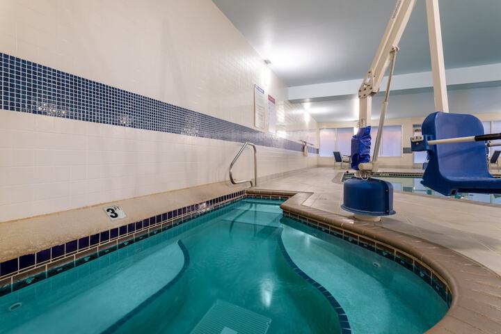 Holiday Inn Express & Suites Vadnais Heights by IHG
