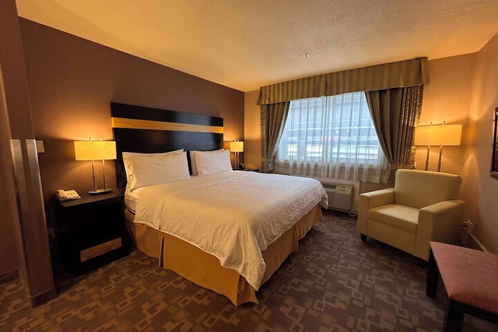 Room 12 of 21