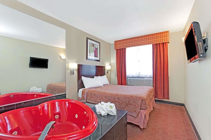 Room 9 of 11
