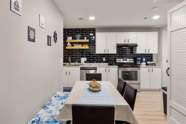 Lakeside Bliss 2BR 1BA with All Modern Comforts