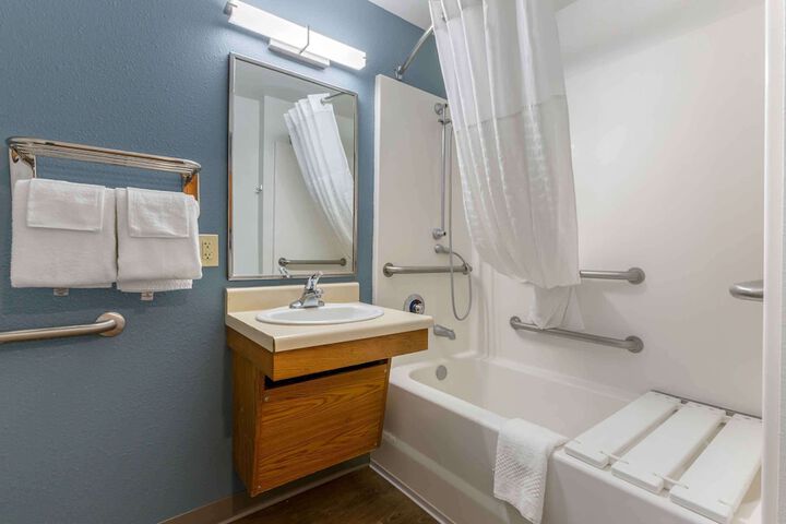 Room 11 of 22