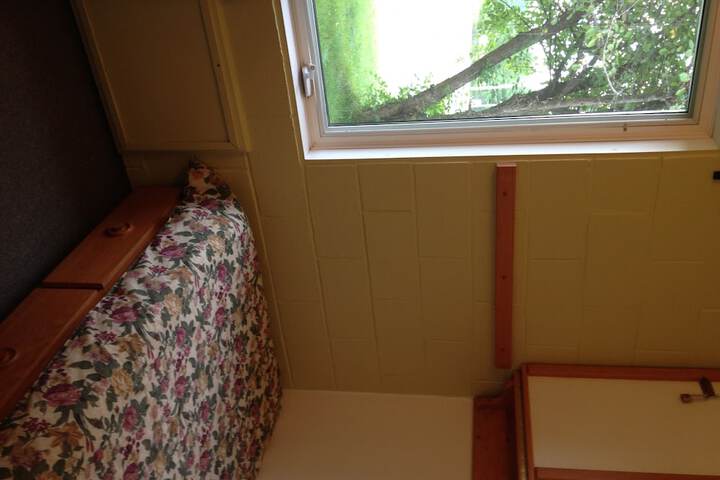 Room 8 of 27