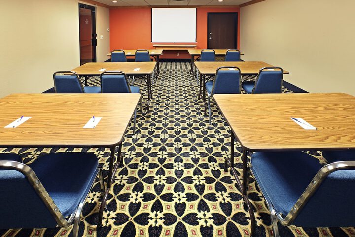 Holiday Inn Express Fayetteville- Univ of AR Area by IHG