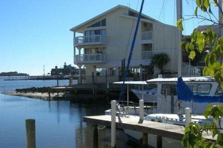 CEDAR COVE BEACH AND YACHT CLUB