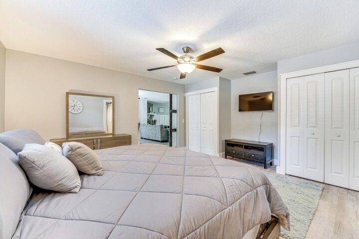 Spacious Tavares Home w / Private Outdoor Oasis!