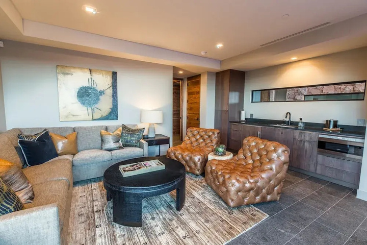 Luxury Service King Suite in Private Daily Hk 1 Bedroom Apts