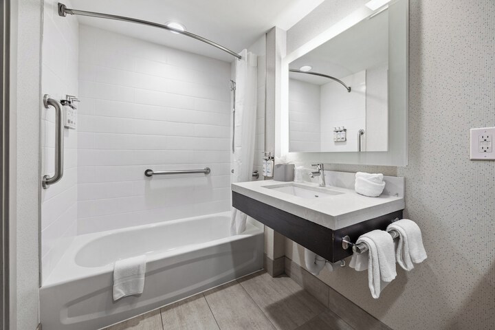 Holiday Inn Express Sunnyvale - Silicon Valley by IHG