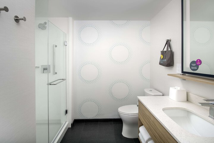 Room 13 of 27