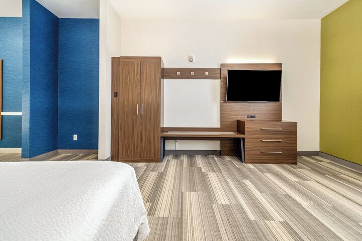Room 18 of 348