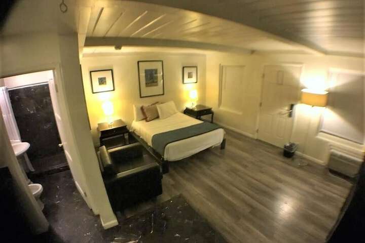 Room 24 of 66