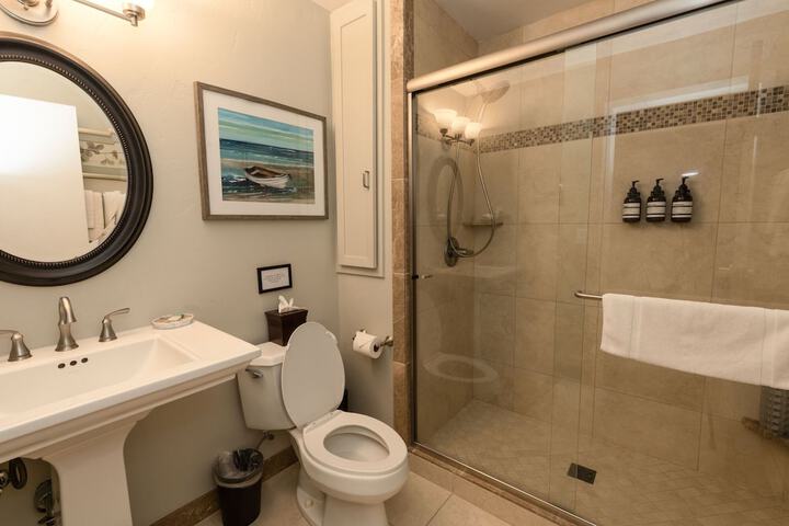 Room 32 of 46