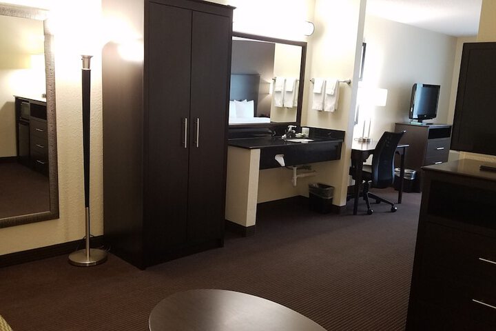 Room 21 of 34