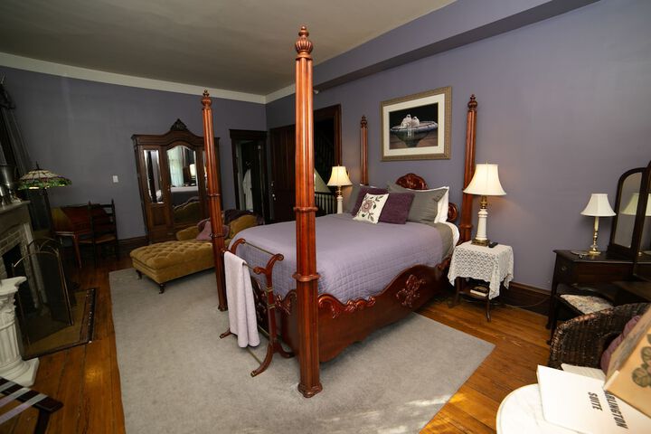 Room 6 of 51