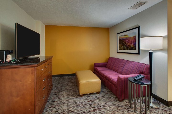 Room 28 of 83