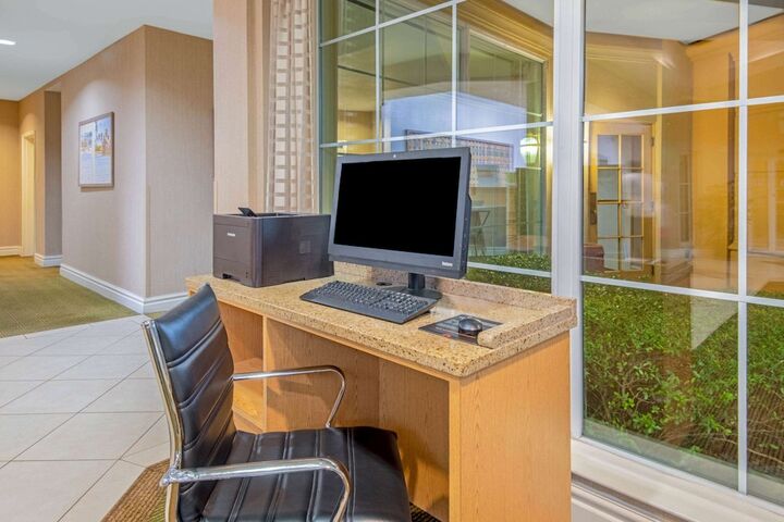 Business Center 28 of 30