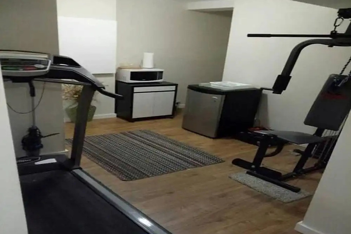 Beautiful Furnished Basement Suite in Airdrie
