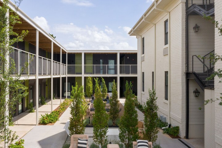 Hotel Exterior 84 of 88