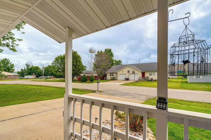 Charming St. James Home Near Maramec Spring Park!