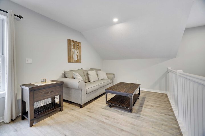 The Nest at Pinecrest by Avantstay Spacious Deck Game Room, Fire Pit