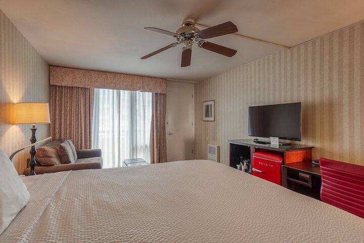 Room 26 of 143