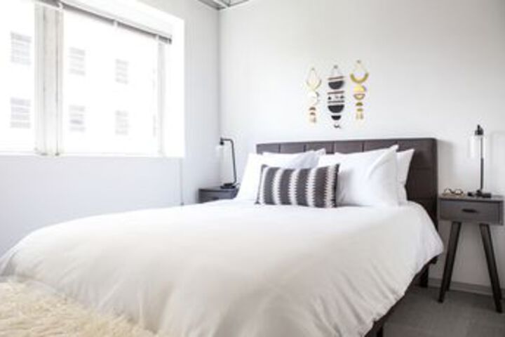 Artsy 2BR in C.B.D. by Sonder