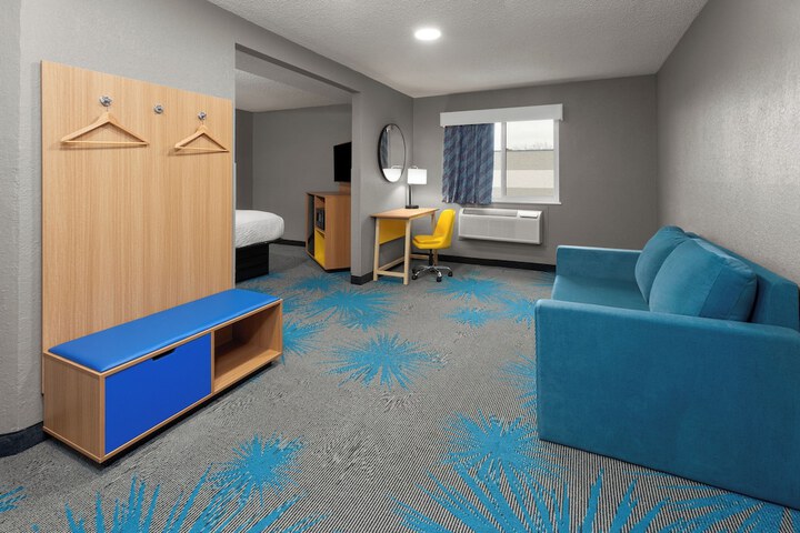 Days Inn by Wyndham Waukegan