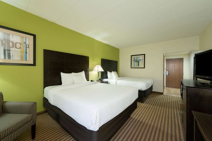 La Quinta Inn & Suites by Wyndham Columbus - Grove City
