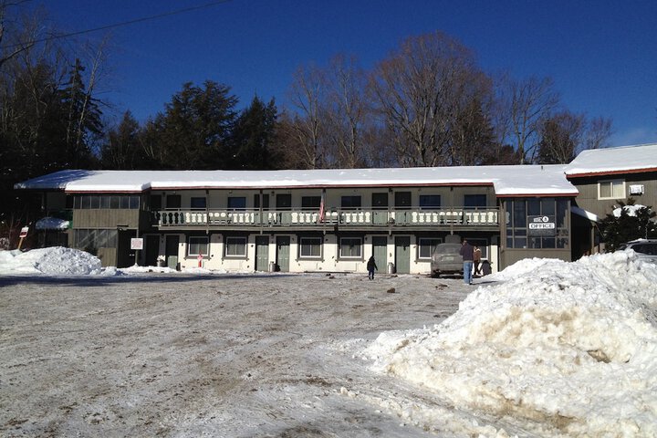 Happy Bear Motel