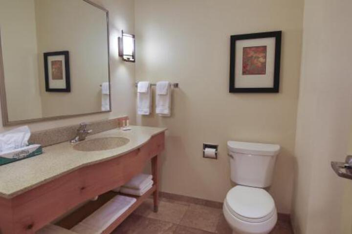 Room 6 of 13