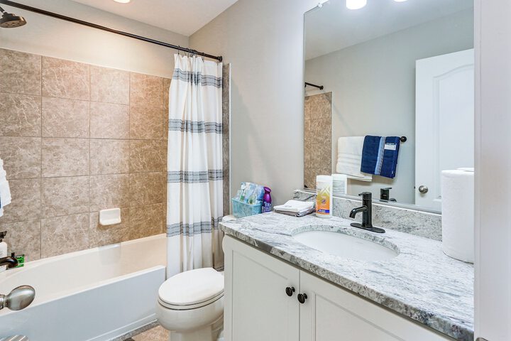 2 Mi to Hollywood Casino: Charles Town Townhome!