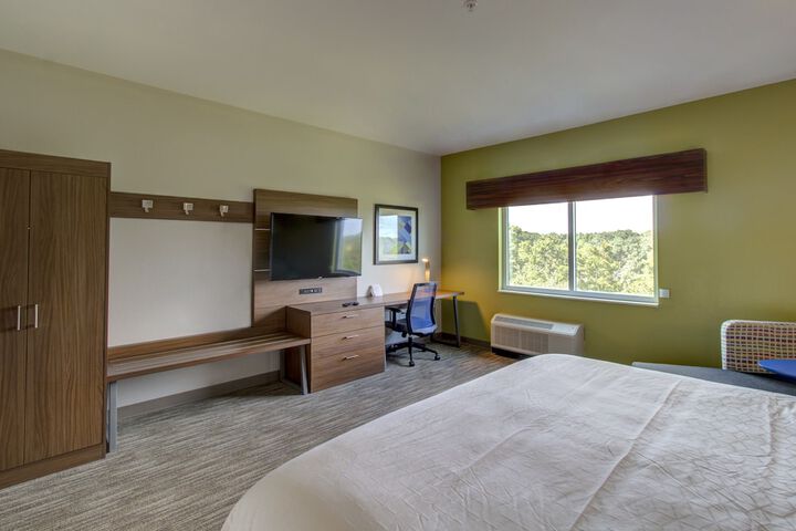 Room 14 of 60