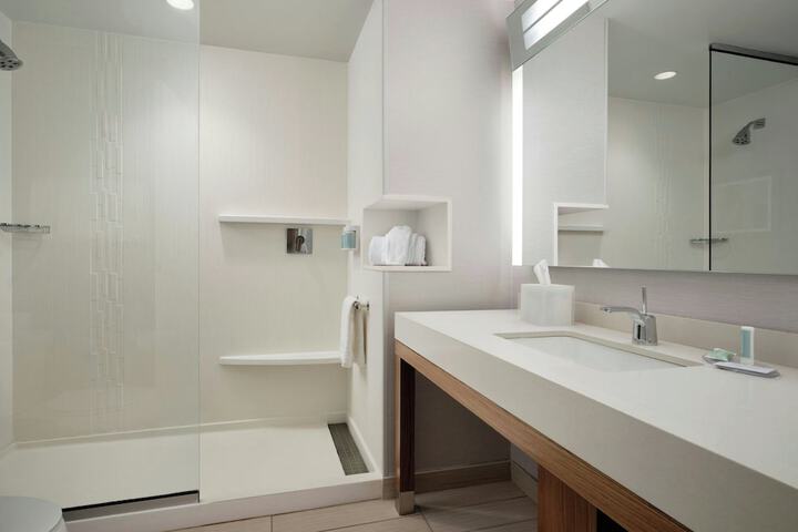 Courtyard by Marriott Erie Bayfront