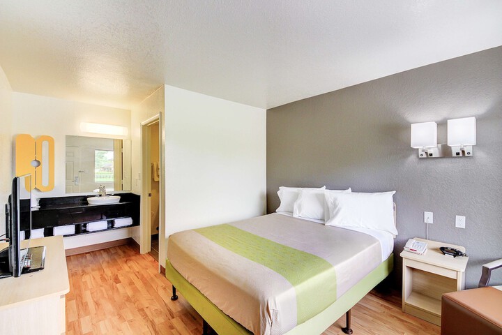 Room 14 of 24