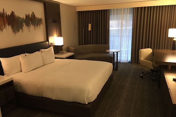 Room 30 of 99