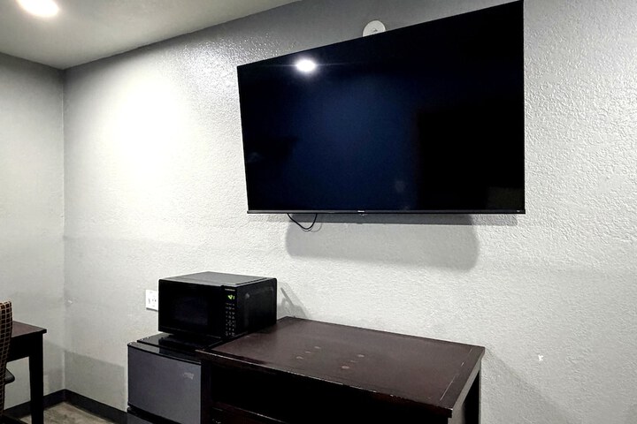 Coachmans Inn & Suites