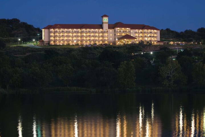 Hotel 5 of 100