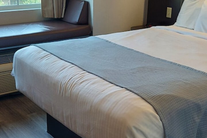 Room 39 of 65