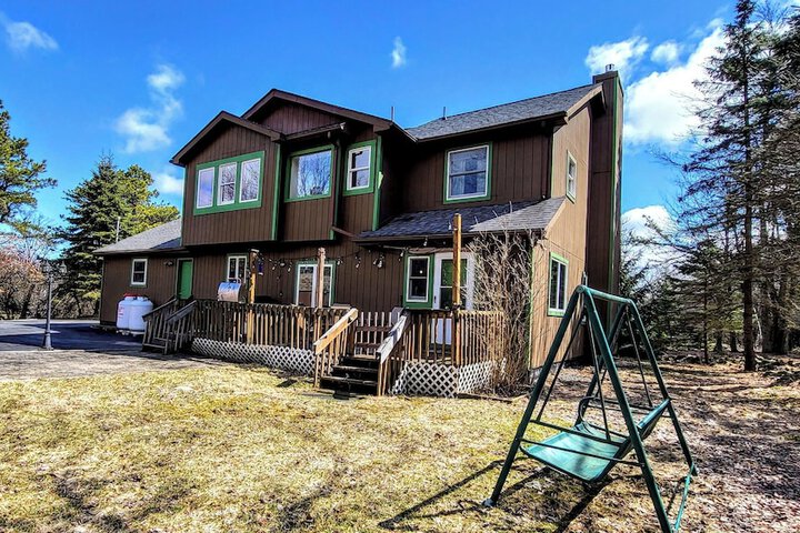 The Wooden Nest by Avantstay Deck Big Yard w / Hammocks & Fire Pit