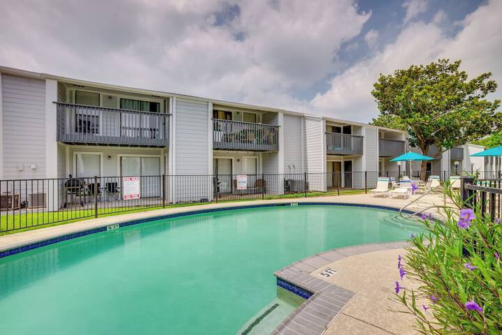 Montgomery Vacation Rental w / Pool Access!